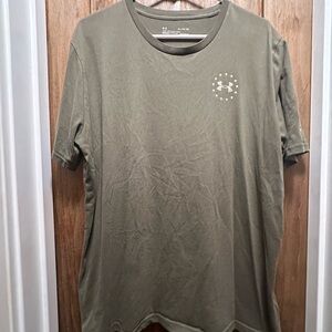 Men’s Under Armour Heat Gear XL T-Shirt Olive color with ‘Freedom’ & flag on it